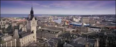 Quelle est cette ville de 180 000 habitants, située dans le Nord-Est de l'Ecosse sur les bords de la mer du Nord ?