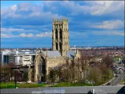Quelle est cette ville de 67 000 habitants, située dans le Yorkshire du Sud ?