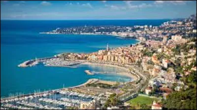 Quelle est cette ville de 50 000 habitants, situ&eacute;e en Ligurie, station baln&eacute;aire de la Riviera ?