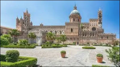 Quelle est cette ville de 630 000 habitants, capitale de la Sicile ?