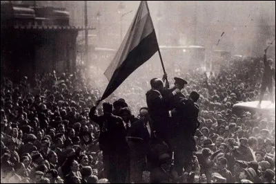 Quel régime est proclamé en Espagne ?