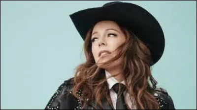 Que faut-il ajouter à "bou" pour obtenir le nom de cette chanteuse ayant pour prénom Isabelle ?