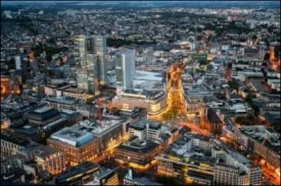 Quelle est cette ville de 1 million d'habitants, capitale des Midlands, deuxième du Royaume-Uni par la population ?