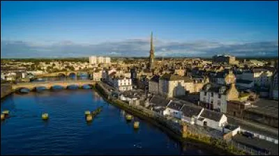 Quelle est cette ville de 45 000 habitants, située dans l'ouest de l'Ecosse à l'entrée du Firth of Clyde ?