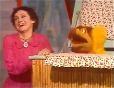 Quel prénom portait la marchande de bonbons de "L'Île aux enfants" ?