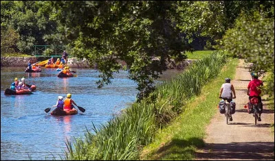 Quel est ce parcours vélo, facile à réaliser en famille car il suit un canal en plat ?