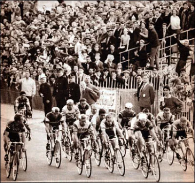 C'est la 6e étape du Tour France 1966 : il s'impose au sprint devant Van Looy et Huysmans ; il a remporté au total 7 étapes du Tur de France et le Tour des Frandes en 1966 : c'est