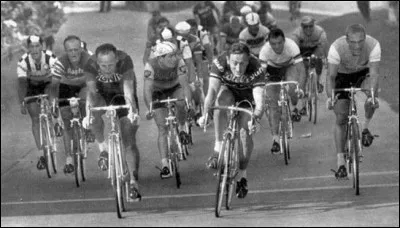 Malgré ses grandes qualités de sprinter, il n'a pas remporté de grande classique ; il s'impose ici lors de la 15e étape du Tour de France 1962 devant Benedetti, Altig et Darrigade : c'est ...