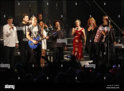 Complète les paroles de cette chanson de "Images" : 
"Rue déserte
Dernière cigarette
Plus rien...."