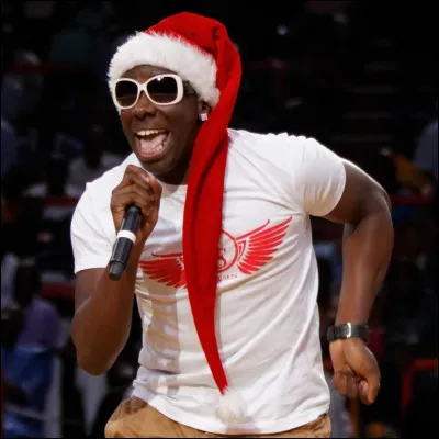 Qui chante "Tombollywood" ?