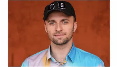 Squeezie est-il le premier youtubeur de France avec environ 19,7 millions d'abonnés sur sa chaîne Youtube ?