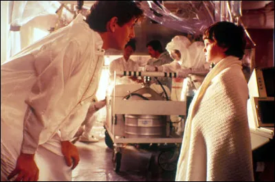 Dans quel film de Spielberg, sorti en 1982, Peter Coyote incarne-t-il "l'homme aux clés" ?