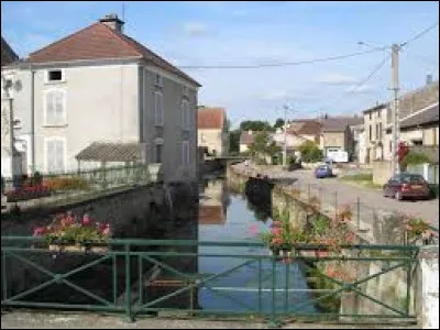 Pour finir, je vous emmène à Voisey. Village de l'arrondissement de Langres, il se situe dans le département ...