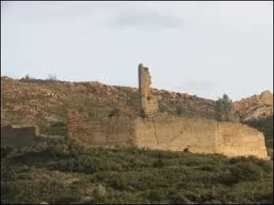 Je vous emmène dans les Corbières, au château de Saint-Pierre-des-Clars, à Montredon-des-Corbières. Commune de l'aire d'attraction Narbonnaise, elle se situe dans le département ...