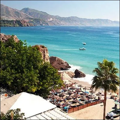 Quelle côte du littoral espagnol est située en Andalousie entre la pointe Tarifa et le cap de Gata ?