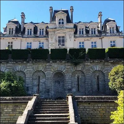 Quel art, honoré par un musée à Fontenoy-le-Château, est indispensable pour concevoir un bon trousseau ?