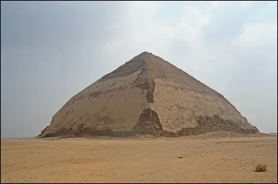 Quelles sont les dynasties ayant régné durant l'Ancien Empire, de 2600 à 2200 av. J.C. ?