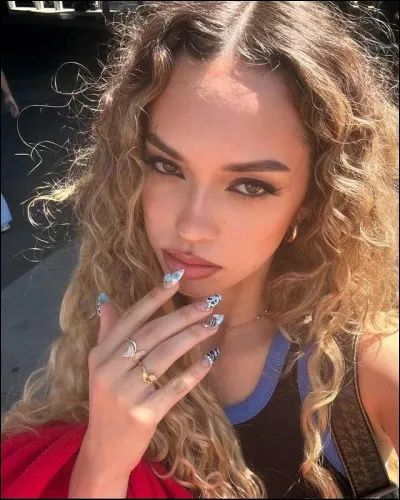 Quel &acirc;ge a-t-elle ?