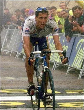 El Chava tait un grand. Sa plus belle victoire, il l'acquiert sur la Vuelta 99 au sommet de l'Angliru et de ses rampes  20%. Hlas dcd en 2003, victime du dopage...