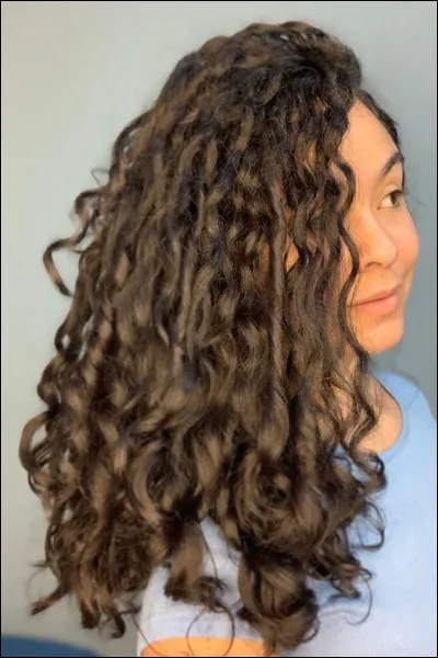 Tu as des cheveux...