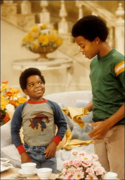 Quel est le nom de la série où Monsieur Drummond prend sous son aile deux enfants noirs ?