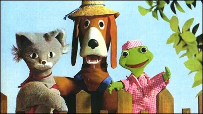 Quelle est la série pour enfants où "Kiki et Zouzou" s'attaquent pour rire à un autre animal, qui figure dans le titre de la série ?