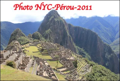 Quel est le nom de cette ancienne cité inca du XVe siècle, perchée sur un promontoire rocheux, située au Pérou ?