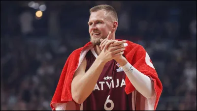 La Lettonie échoue en huitièmes de finale. Comment se nomme leur superstar qui évolue depuis 2015 en NBA ?