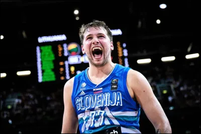 La Slovénie quant à elle, menée par son génie Luka Dončić, termine son parcours en quarts de finale. Pour quelle franchise NBA Luka Dončic joue-t-il depuis 2025 ?