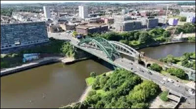 Quelle est cette ville de 170 000 habitants, port sur la mer du Nord à l'embouchure de la Wear ?