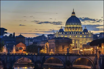 Qui est le réalisateur du film "Rome, ville ouverte" ?