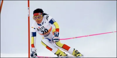 Quel nom d'animal est le patronyme de Carole, la skieuse française la plus titrée de l'histoire de la coupe du monde de ski ?