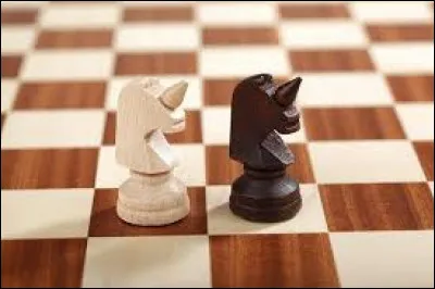 Comment se déplace le cavalier aux échecs ?