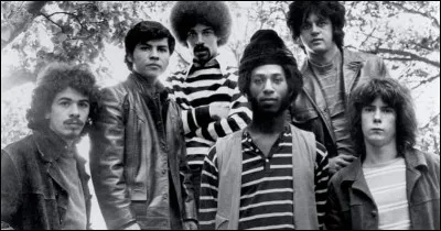 Quel titre est une chanson de Santana ?