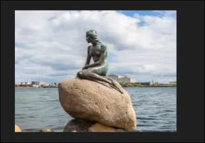 Représentée sur un rocher au bord de la mer, la Petite Sirène de Copenhague a été inventée par Carl Jacobsen et créée à sa demande par le sculpteur Edvard Eriksen en 1913. Quel était l'objectif de Carl Jacobsen ?