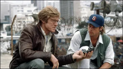 Dans ce film réalisé par Tony Scott et sorti en 2001, il est Nathan Muir, officier supérieur de la CIA partant à la retraite et mentor de Tom Bishop (Brad Pitt) :