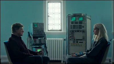 Dans ce film science-fiction sorti en 2017, il était Thomas Harbor un scientifique qui, travaillant d'une façon indépendante sur la connaissance du cerveau et de la conscience, fait une découverte cruciale :