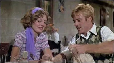 Dans ce film George Roy Hill sorti en 1975, il est Waldo Pepper un aviateur qui gagne sa vie et satisfait sa passion pour le pilotage en donnant des spectacles aériens et des baptêmes de l'air :