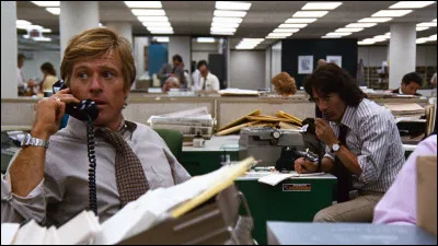 Il est Bob Woodward, journaliste du Washington Post, dans ce film de Pakula sorti en 1976 :