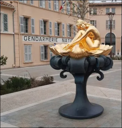 Toute revêtue d'or, cette sublime statue de Brigitte Bardot réalisée d'après une aquarelle de Milo Manara a été inaugurée le 2 septembre 2017. Où se trouve cette sculpture très érotique, représentant cette star mondiale, égérie du cinéma français et sex-symbol des années 1950 et 1960 ?