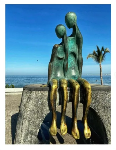 Puerto Vallarta est une station balnéaire qui abrite une véritable galerie d'art à ciel ouvert. À l'image de cette &oelig;uvre réalisée par l'artiste Ramiz Barquet, le représentant avec sa femme, tels qu'ils étaient lorsqu'ils sont tombés amoureux. Où dois-je me rendre pour admirer "Nostalgia", ce charmant duo en bronze inauguré en 1984 ?