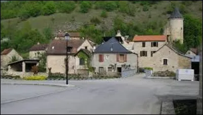 Village de l'arrondissement de Villefranche-de-Rouergue, La Rouquette se situe dans le département ...