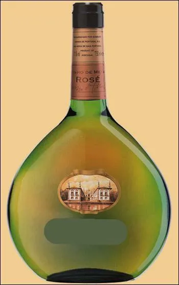 C'est une bouteille de rosé Mateus de/d' :