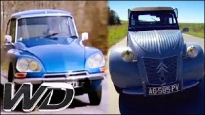 Parmi ces deux modèles de voitures Citroën, lequel a été commercialisé en premier, cest-à-dire en 1949 ?