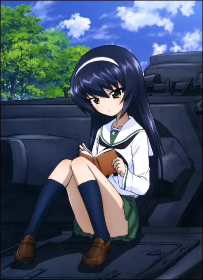 D'abord présentée comme une élève peu encline à travailler, elle s'avère être une personne qui apprend vite, et brillante par ses capacités à manuvrer son char en un temps éclair. Qui est ce personnage ?