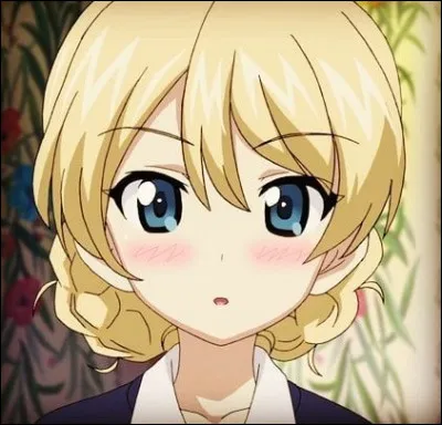 Au lycée Oarai, les lycéennes forment une équipe quelque peu faible en comparaison de leurs adversaires. En parlant d'adversaires, le premier affrontement du lycée Oarai se fait contre le collège pour filles St. Gloriana. Je vous présente leur commandante en chef. Saurez-vous la nommer ?