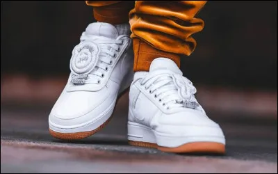 Quel célèbre rappeur américain a collaboré avec Nike sur une paire Nike Air Force 1 Low en 2017 ?