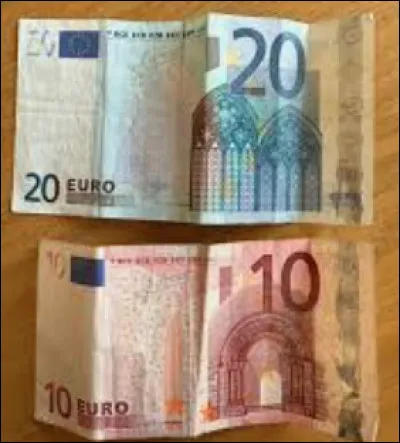 Un client me donne un billet de 20 € et un billet de 10 € pour payer la somme de 25,69 €. Combien dois-je lui rendre ?