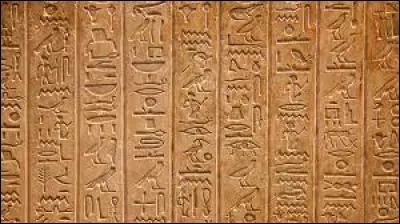 À quel pays font référence les mots suivants ? 
Nil  Nasser  Hiéroglyphe