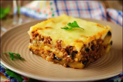 À quel pays font référence les mots suivants ? 
Moussaka  Marathon  Socrate